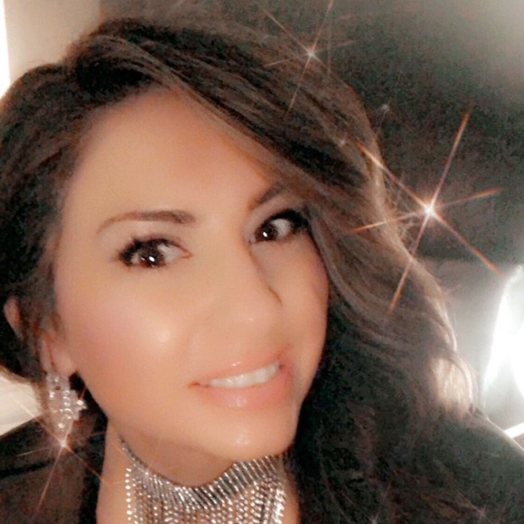 Meet your Posher, Jera - Picture 2 of 2